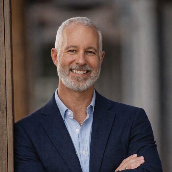 Headshot of Omen Quelvog, CFP®, MQFP®